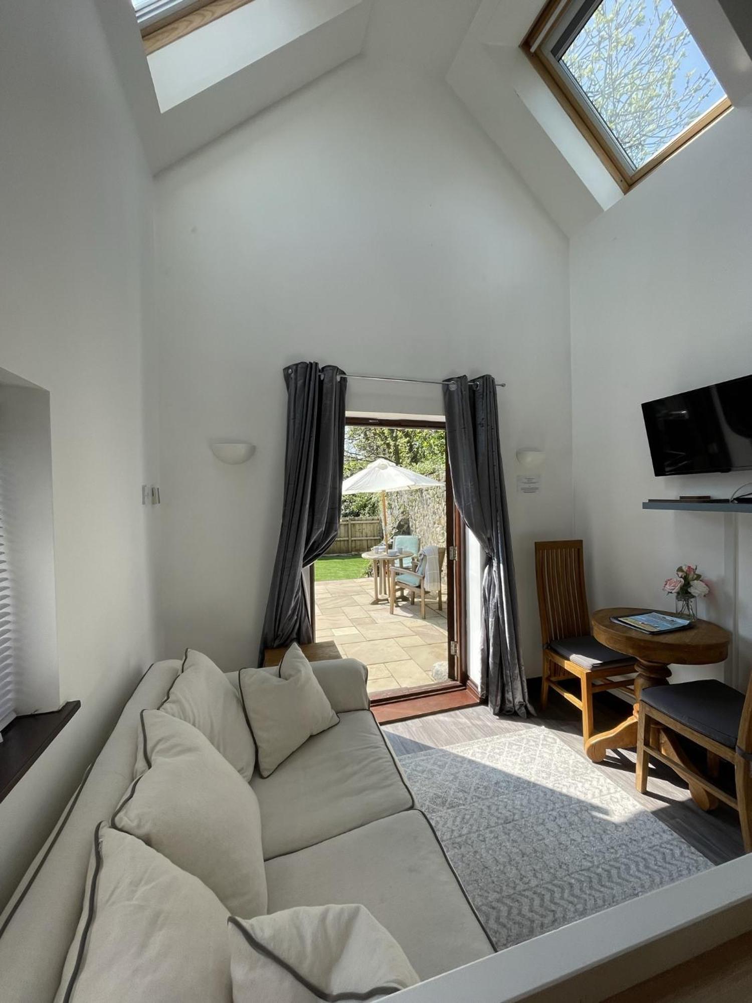 The Stables - Detached Cottage With Private Garden & Hot Tub St Austell Quarto foto
